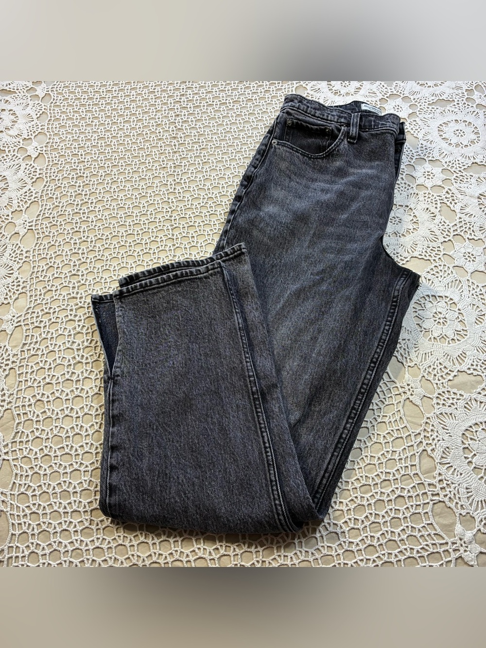 A&F Women's 29/8 Curve Love Ultra High Rise 90s Straight Jeans Faded Black Denim